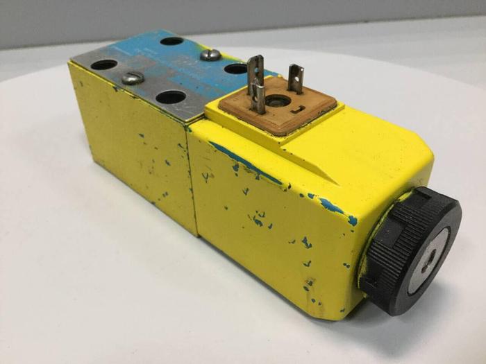 Used VICKERS Solenoid Valve DG4V32AMUHL760 Used