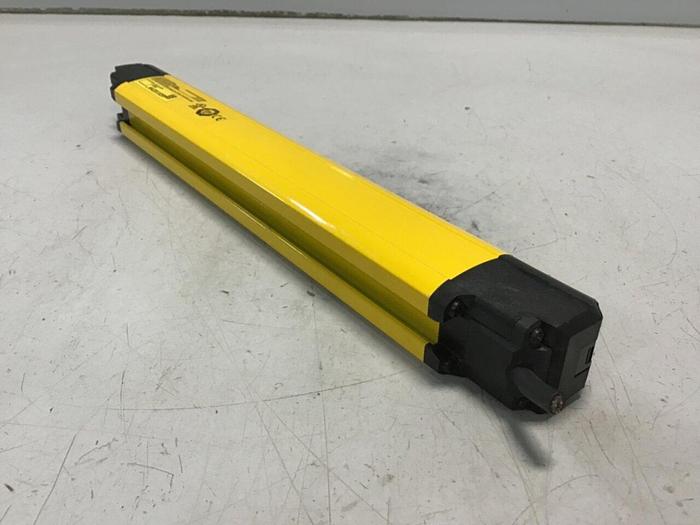 Used KEYENCE CORP Light Curtain Transmitter GL-R16H-T #141157