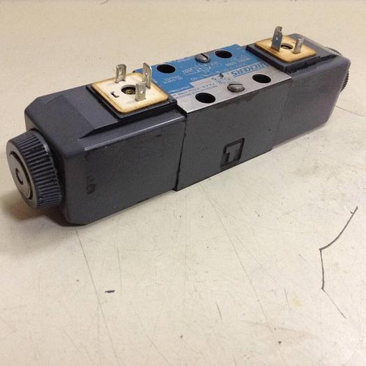 Used VICKERS Directional Valve DG4V-3-6C-M-U-HL7-60 Used