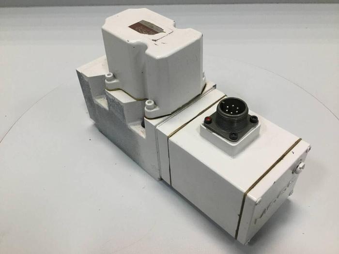 Used MOOG Servo Valve J661-023A Used