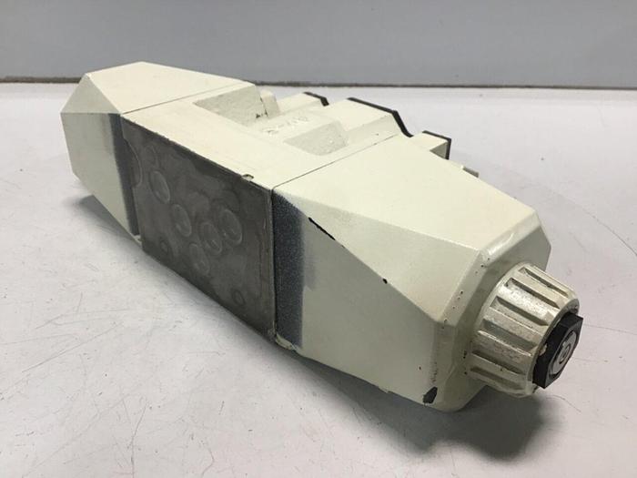 Used VICKERS Directional Valve DG4V-5-33C-M-P7L-H-7-40 #133049