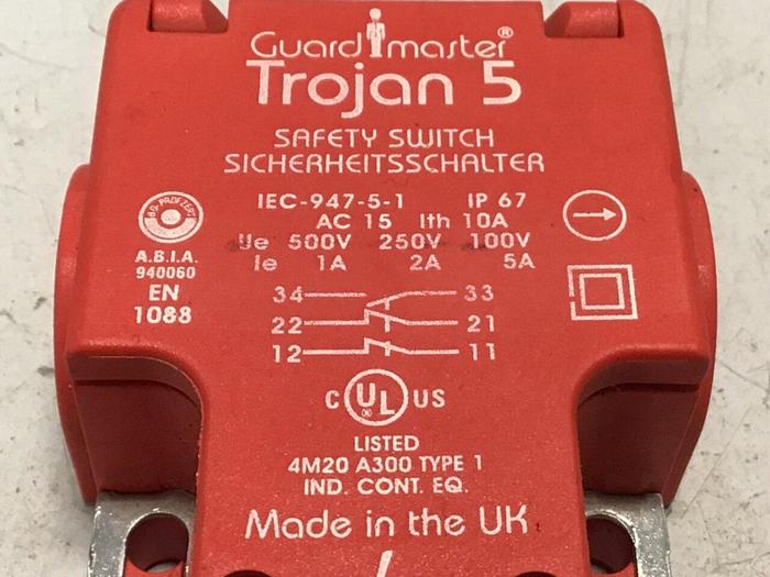 Used ALLEN BRADLEY Guardmaster Switch TROJAN 5 #121273