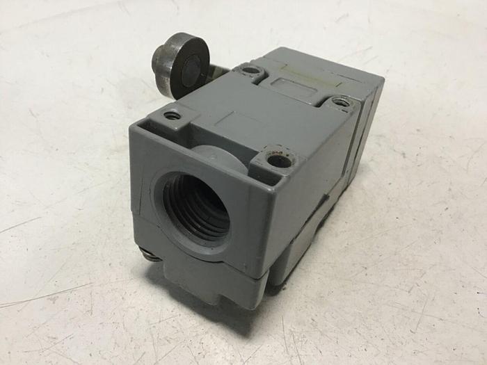 Used SQUARE D Limit Switch 9007-C52B2 #121712