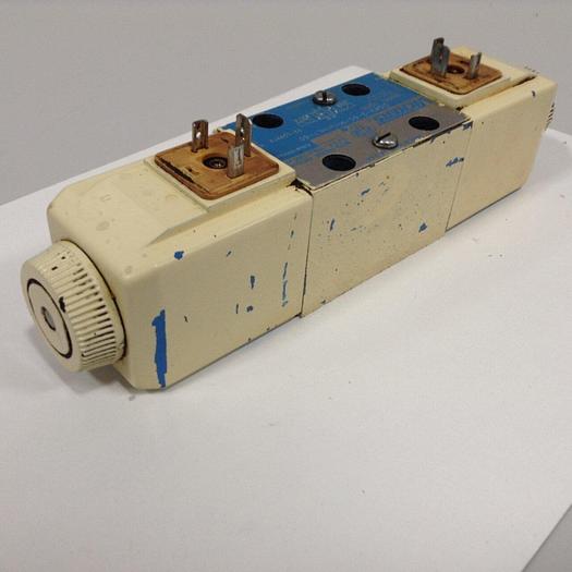 Used VICKERS Directional Valve DG4V-3-6C-M-U-HL7-60 Used