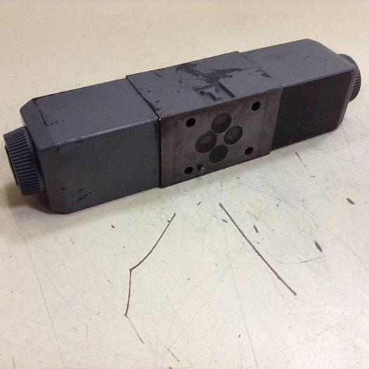 Used VICKERS Directional Valve DG4V-3-6C-M-U-HL7-60 Used