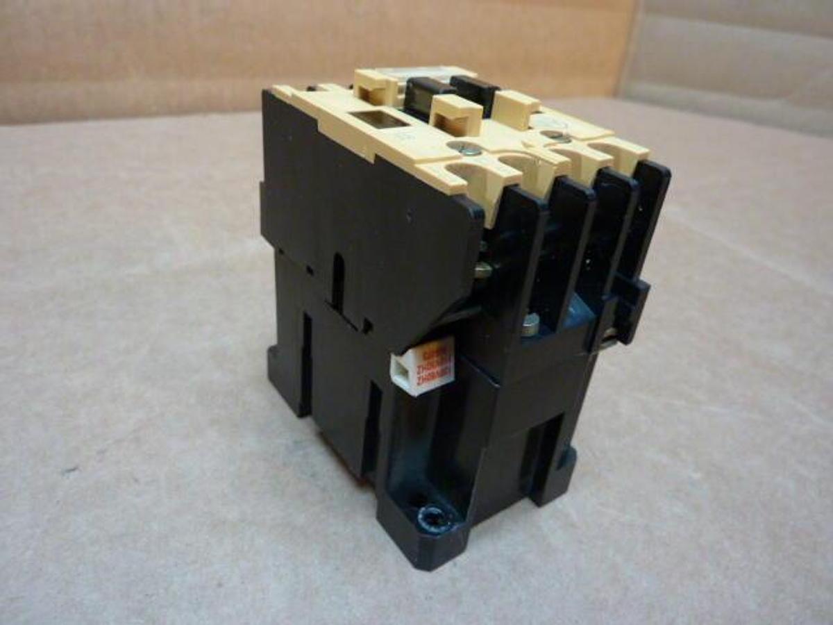Used ALLEN BRADLEY Contactor 100-A09ND3 SER B Used