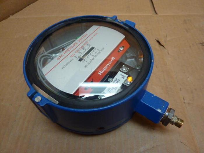 Used HONEYWELL Gas Pressure Switch C437 F,J,K #22401