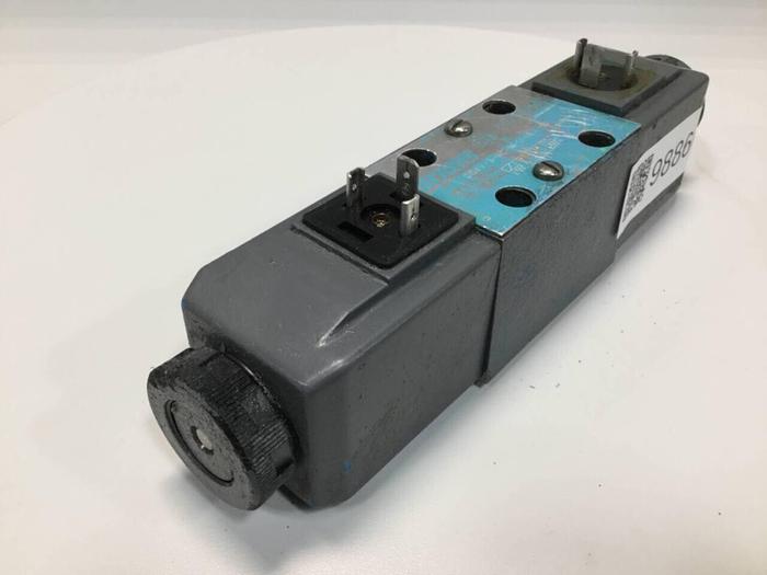 Used VICKERS Directional Valve DG4V-3-6C-M-U-HL7-60 Used