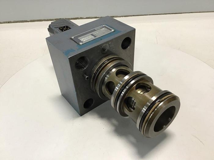 Used BOSCH Hydraulic Valve 0 811 402 611 #145449