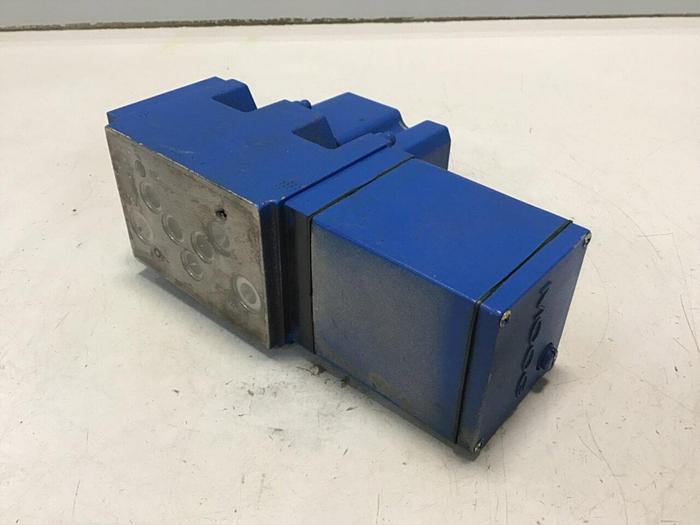 Used MOOG Servo Valve J661-172A Used