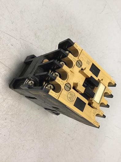 Used ALLEN BRADLEY Contactor 100-A09ND3 SER B #120822