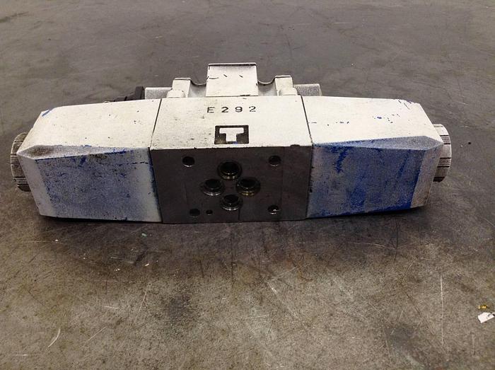 Used VICKERS Tokimec Directional Control Valve DG4V32CMP7H750 Used