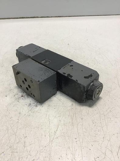 Used VICKERS Directional Valve DG4V-3-6C-M-U-HL7-60 Used