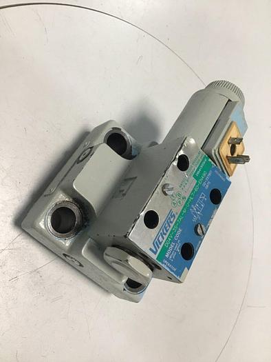 Used VICKERS Valve DG4V-3S-7AL-M-U-HL7-60-EN490 #114997
