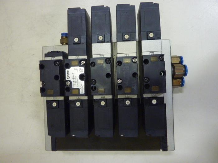 Used SMC Control Block w/ Valves VF2-4-F-D-3Z-TA #61222