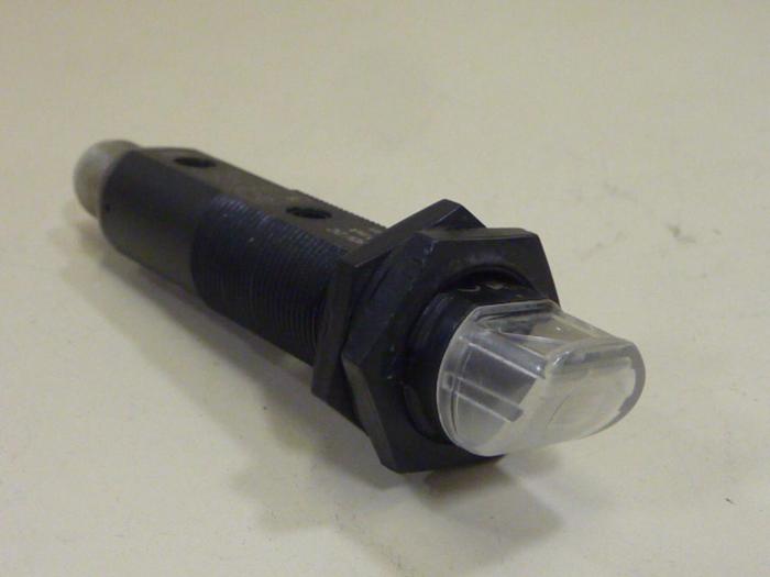 Used BALLUFF Photoelectric Sensor BOS 18KW-PA-1QC-S4-C #62874