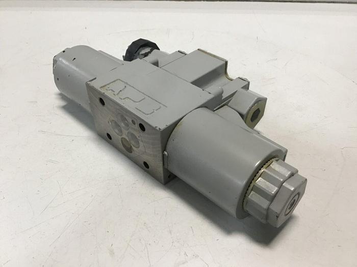 Used TOKIMEC Valve DG4V-3-33C-M-AP7-H-7-52 #126870