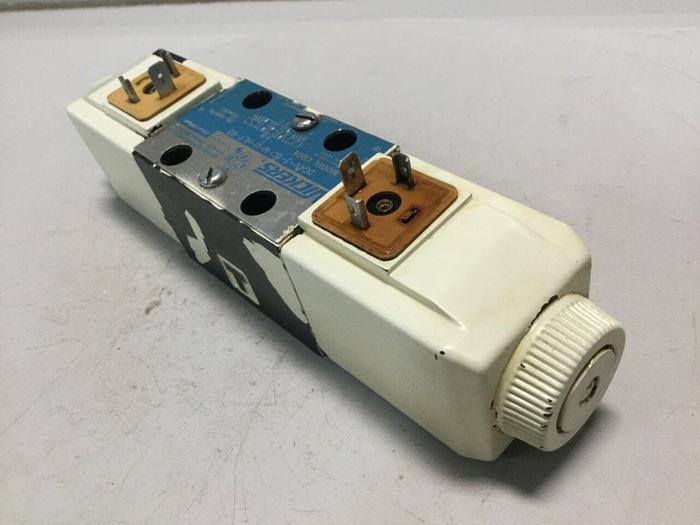 Used VICKERS Directional Valve DG4V-3-6C-M-U-HL7-60 Used