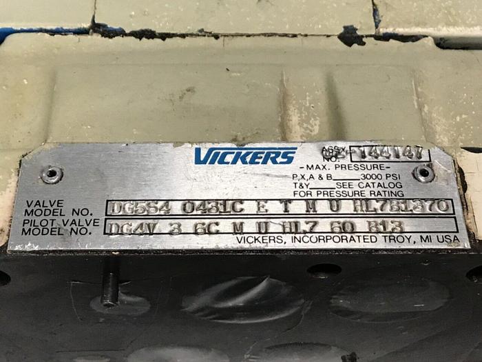 Used VICKERS Valve DG5S40431CETMUHL7B1370 #126880