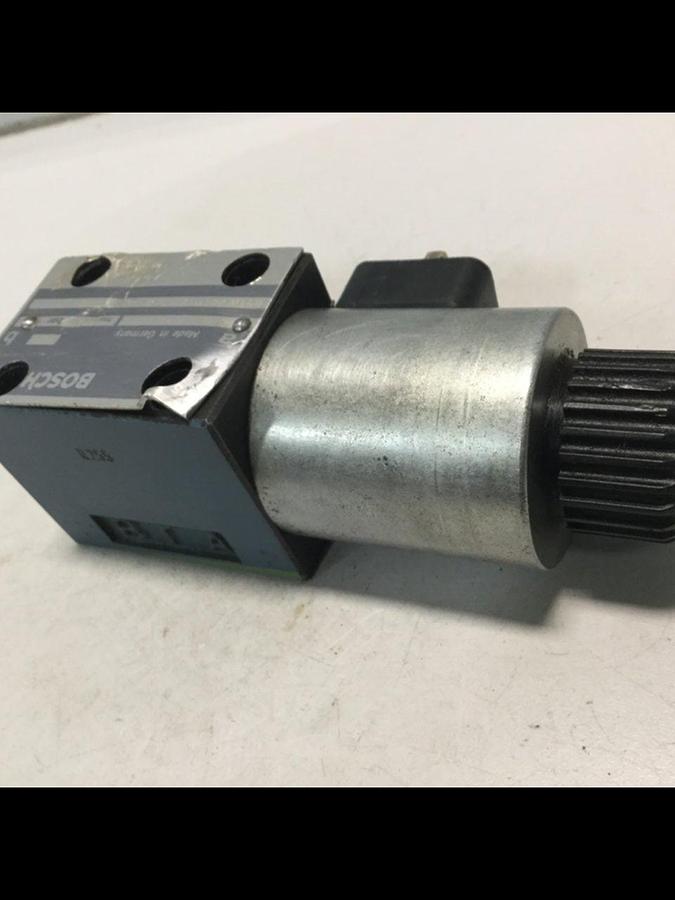 Used BOSCH Directional Valve 0 810 091 227 Used