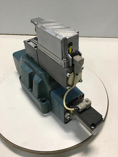 Used BOSCH Servo Valve 0 811 404 602 Used #145655