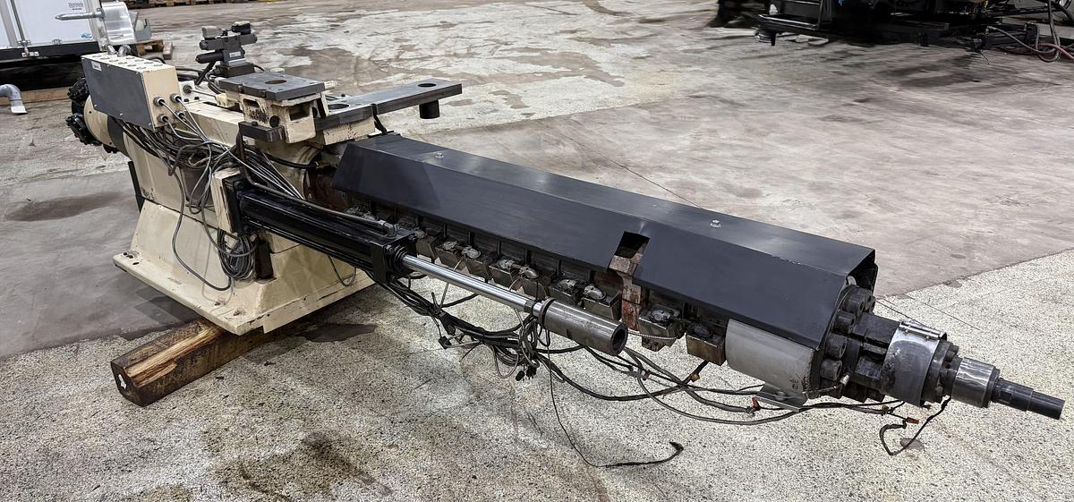 Used HUSKY 24 Oz Injection Unit XL300-24 / IU Used