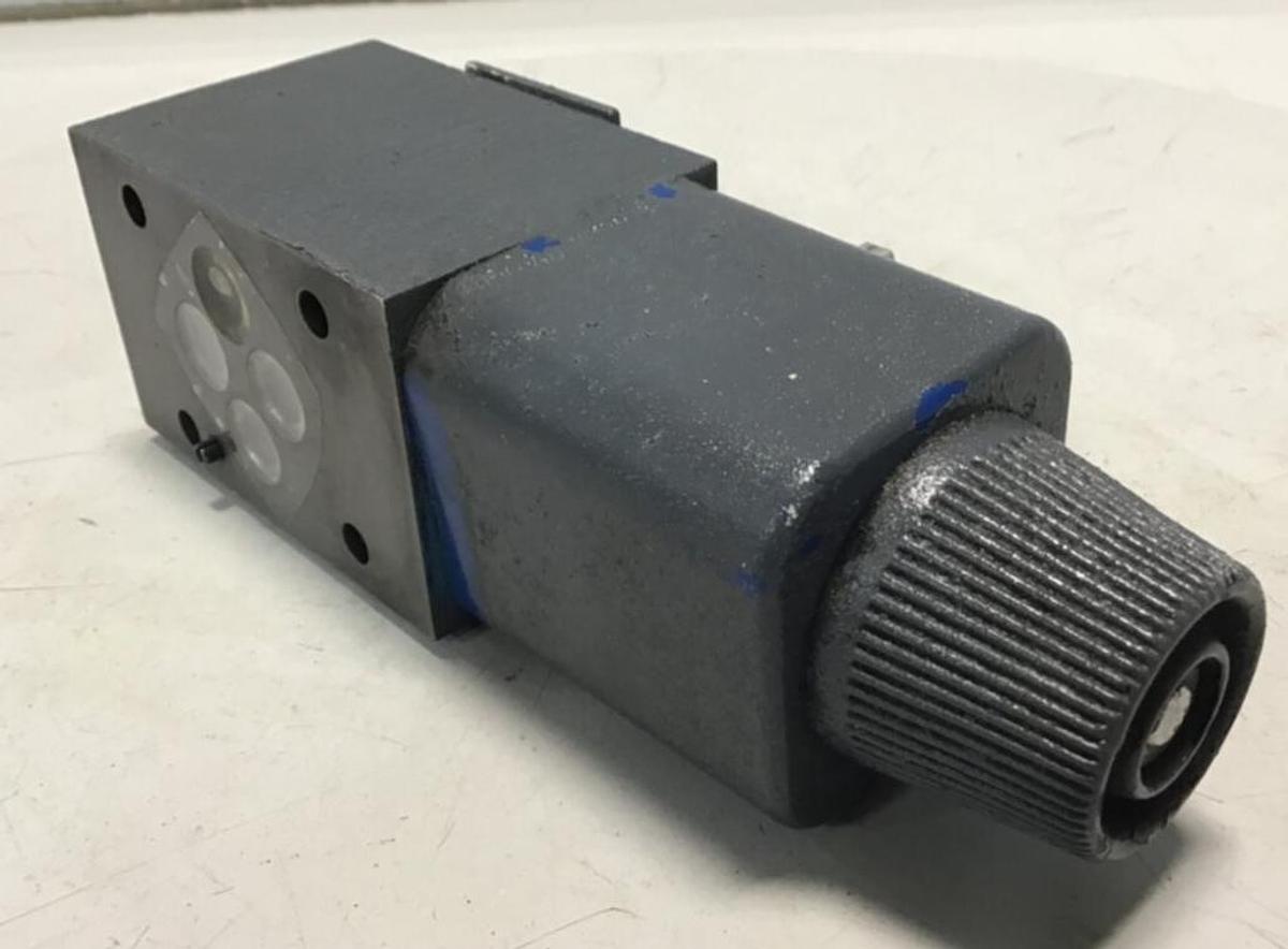 Used VICKERS Pilot Valve DG4V-3-22A-M-U-H9-40 USED