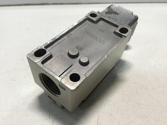 Used OMRON Limit Switch D4B-2115N-R #121515