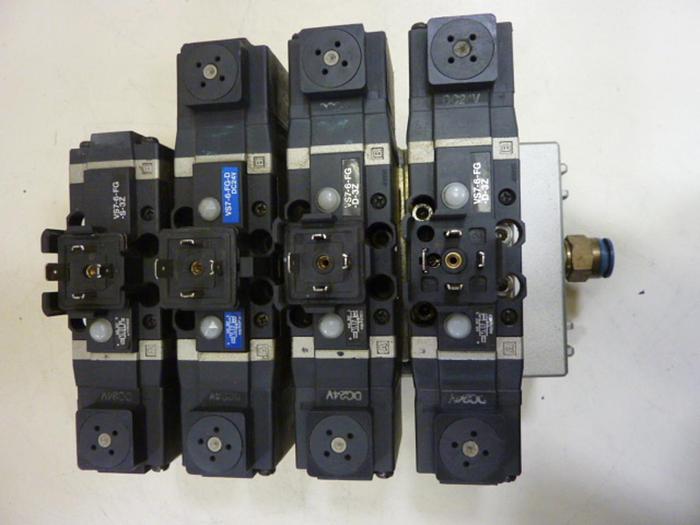 Used SMC Control Block w/ Valves VS7-6-FG-S-3Z #60105
