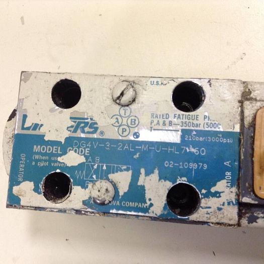 Used VICKERS Valves DG4V-3-2AL-M-U-HL7-60 #72558