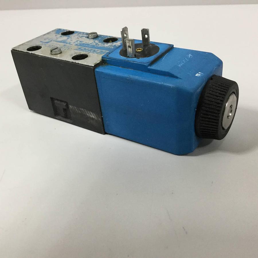 Used VICKERS Valve DG4V-3-2A-M-U-H7-60 Used