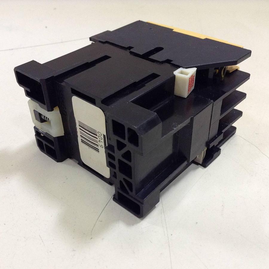 Used ALLEN BRADLEY Contactor 100-A09ND3 SER B USED