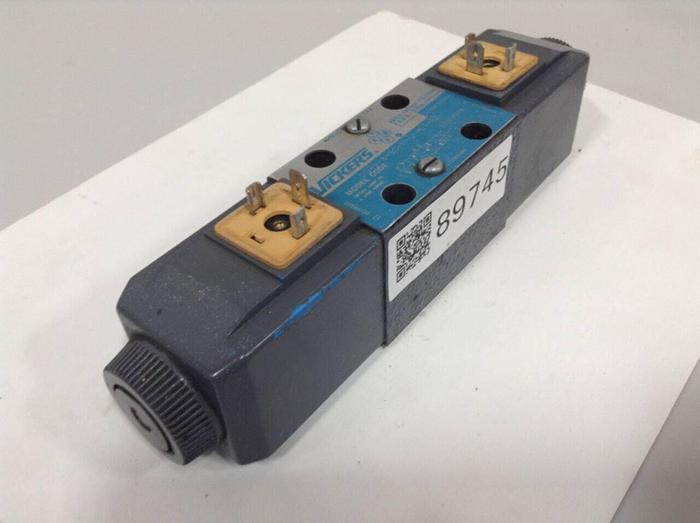 Used VICKERS Directional Valve DG4V-3-6C-M-U-HL7-60 Used