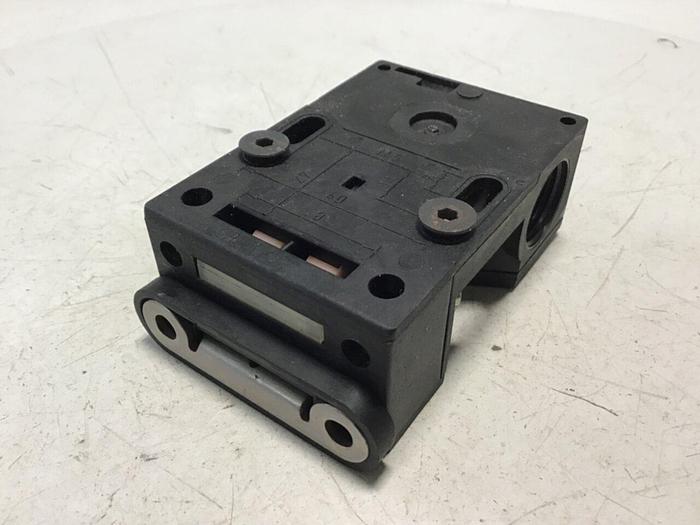 Used SCHMERSAL Safety Interlock Switch AZ15ZVR #123086