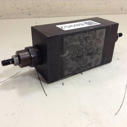 Used VICKERS Flow Control Valve DGMFN5XARWB2W30 #88952