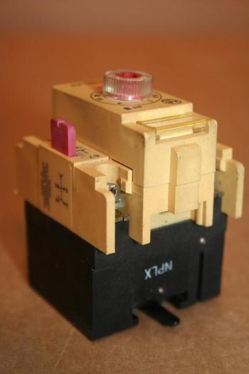 Used ALLEN BRADLEY Pneumatic Timer 196-FTA SER B #17707