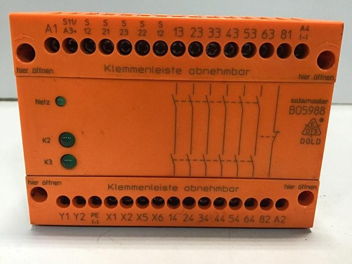 Used DOLD Safemaster Safety Relay B05988.61/324 USED