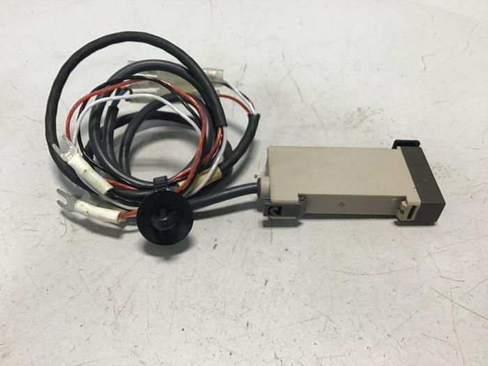 Used OMRON Photoelectric Sensor E3X-NT11 #128463
