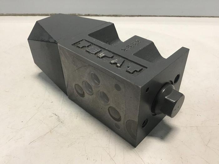 Used VICKERS Valve DG4VS-5-0B1-M-U71-H-7-40-JA2 #132096