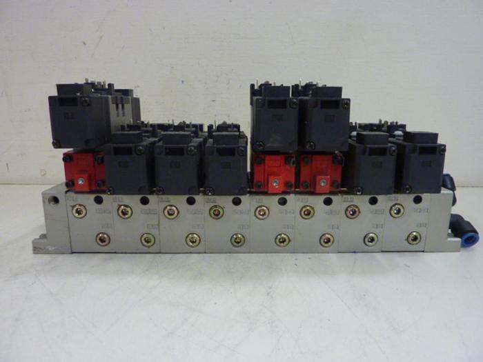 Used SMC Control Block w/ Valves VS7-6-FG-D-32 #60107