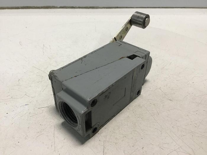 Used SQUARE D Limit Switch 9007-B54B2 #122106