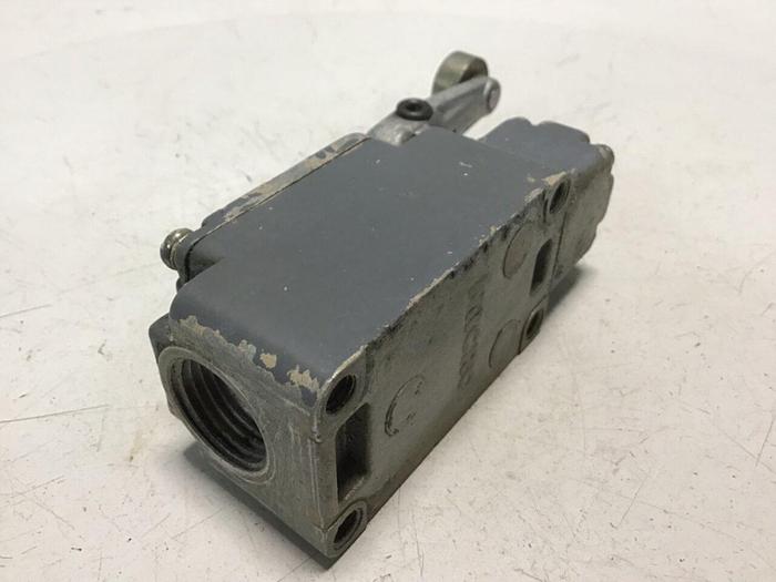 Used YAMATAKE Micro Limit Switch 1LS1-J #122166