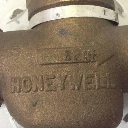 Used HONEYWELL Three-Way 1" Brass Globe Valve V5011C 1623 #84909