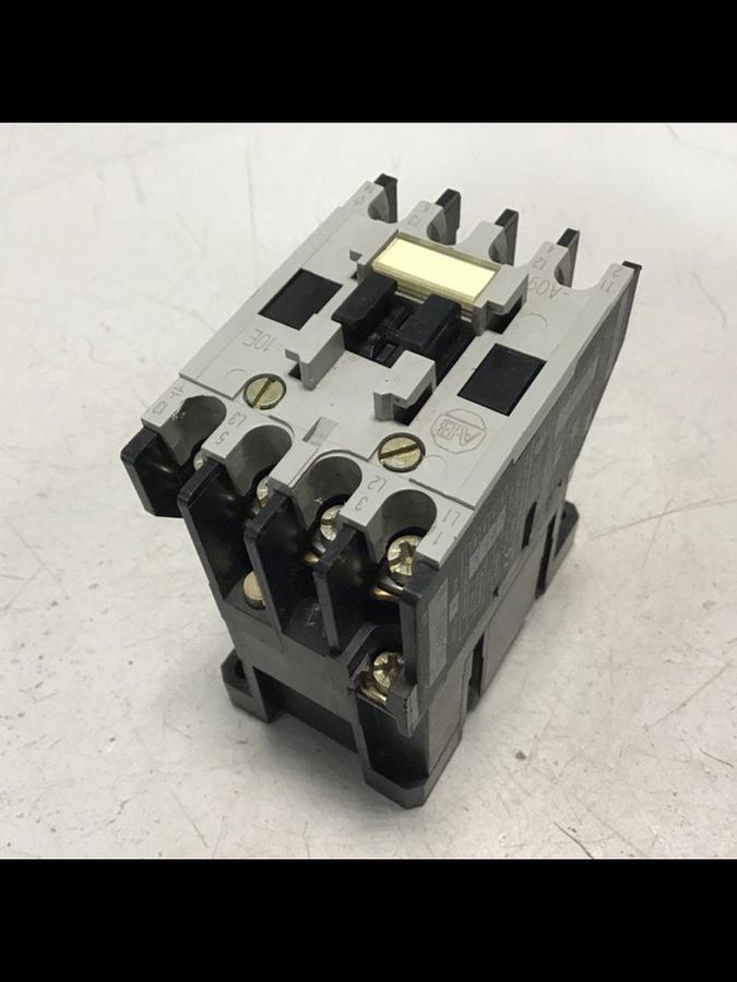 Used ALLEN BRADLEY Contactor 100-A09ND3 SER B USED