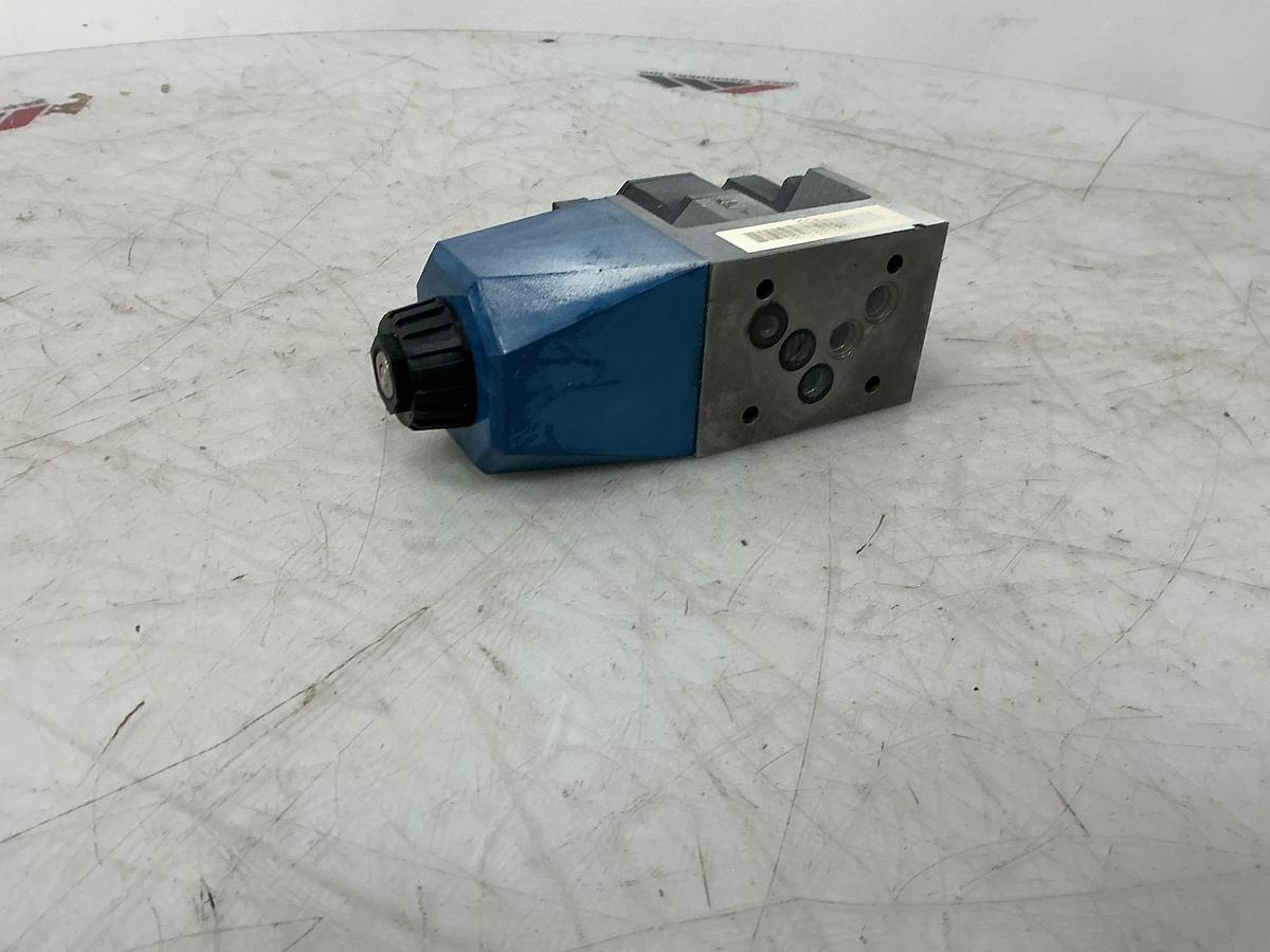 Used VICKERS DG4V-5-2A-M-P7L-H-7-40-151