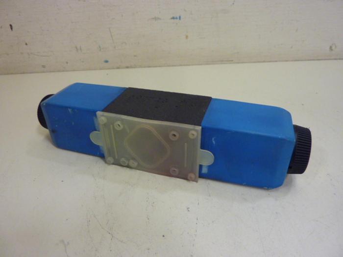 Used VICKERS Solenoid Valve DG4V32NMUH760 #102365