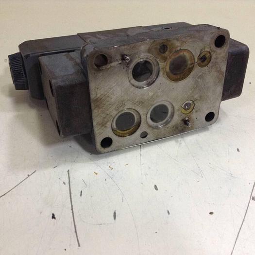 Used VICKERS Valve DG4V-3-6C-M-U-HL7-60-B13 Used