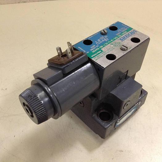 Used VICKERS Directional Valve DG4V-3S-2AL-M-U-HL7-60-EN490 #81207