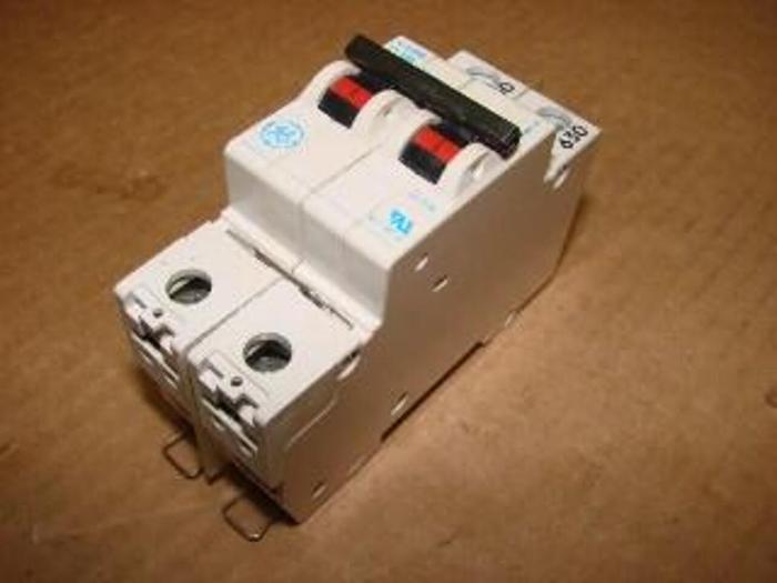 Used GENERAL ELECTRIC / GE 16 Amp Circuit Breaker V07216 #64217