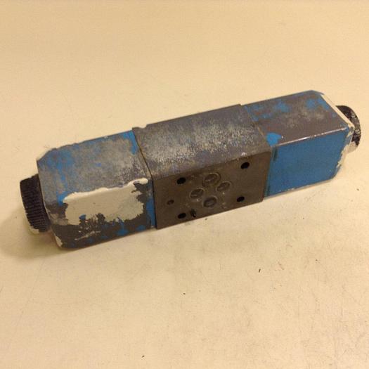Used VICKERS Directional Valve DG4V-3-6C-M-U-HL7-60 Used
